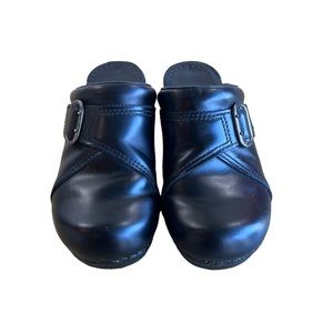 Dansko Black Slip On Mule Clogs W/ Buckle Front Womens Shoes Size 37